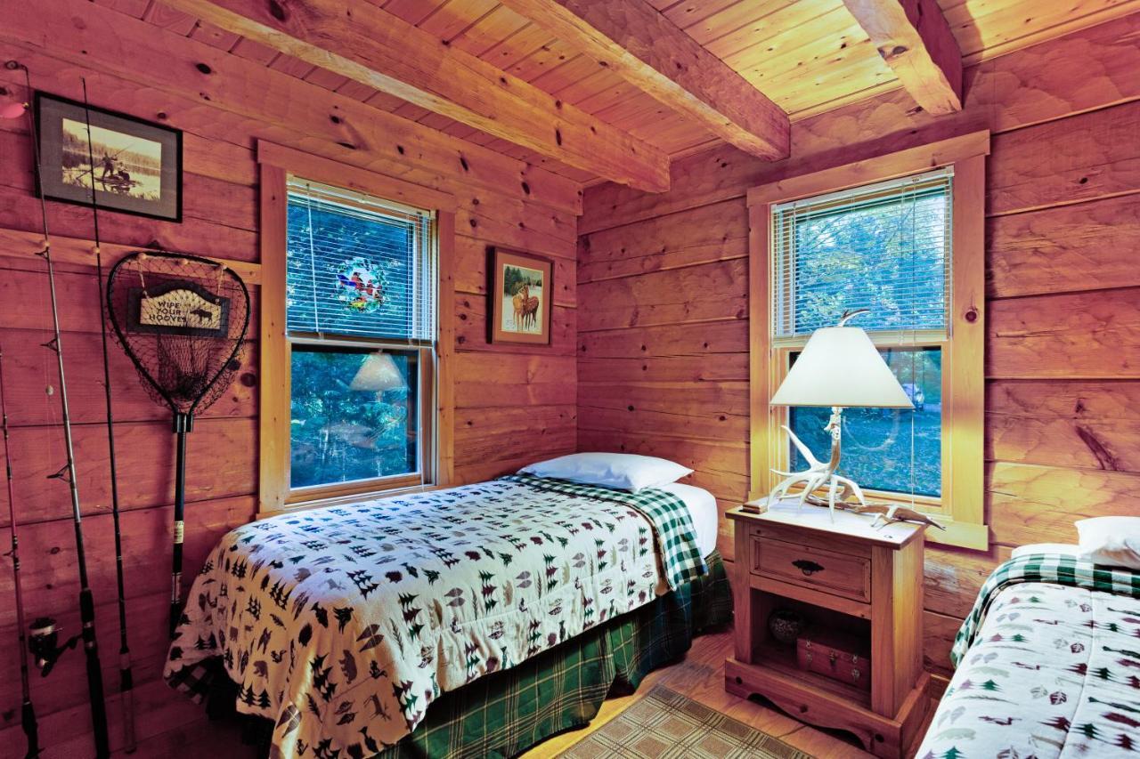 Canadian Cedar Log Cabin Villa Greenville Exterior photo